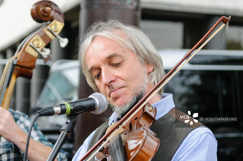 阿尔斯特-苏格兰传统音乐家和故事讲述者威利·德伦南图片素材