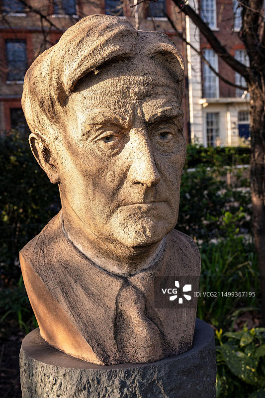 拉尔夫·沃恩·威廉姆斯半身像，位于伦敦切尔西切yne Walk图片素材