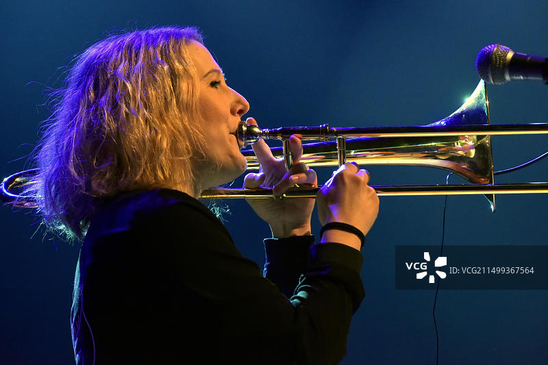 2018年瑞典北雪平Flygeln音乐厅的艾尔维斯小姐图片素材