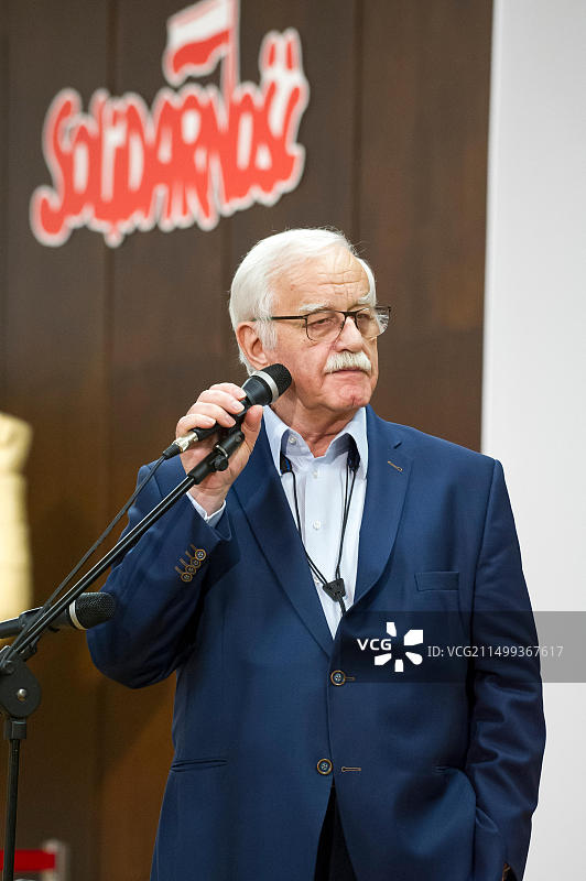 扬·彼得扎克，波兰讽刺作家和创作歌手，在波兰格但斯克举行的音乐会上。2017年12月7日图片素材