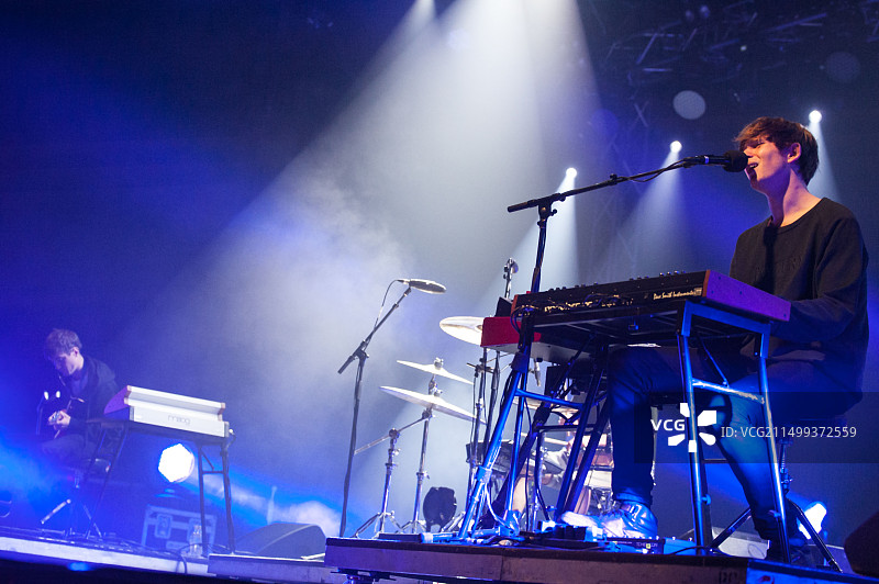 英国电子音乐歌手James Blake在2013年苏黎世Openair音乐节上表演。图片素材