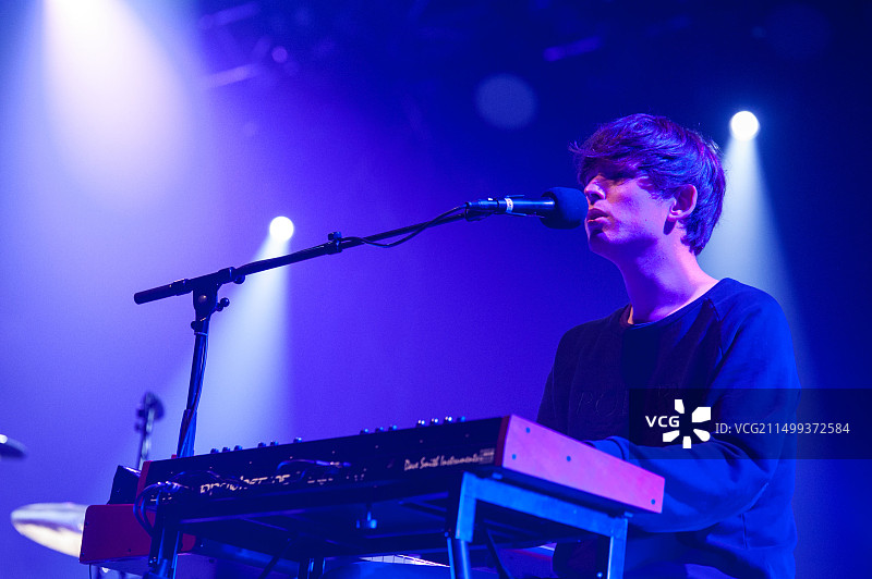 英国电子音乐歌手James Blake在2013年苏黎世Openair音乐节上表演。图片素材