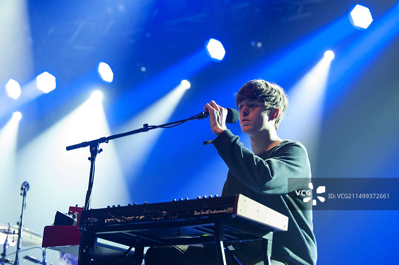 英国电子音乐歌手James Blake在2013年苏黎世Openair音乐节上表演。图片素材