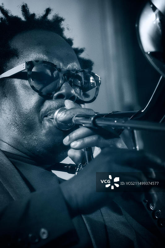 丹尼斯·罗林斯在利奇菲尔德独奏长号，2018年图片素材