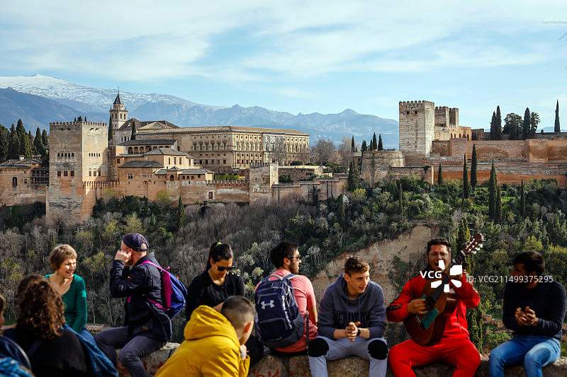 西班牙格拉纳达阿尔罕布拉宫的弗拉门戈吉他演奏图片素材