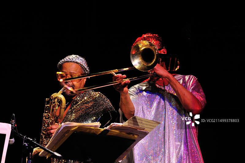 太阳拉乐团：爵士音乐演奏图片素材