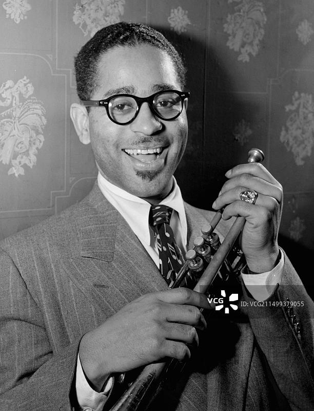 迪兹·吉莱斯皮，美国爵士音乐家图片素材