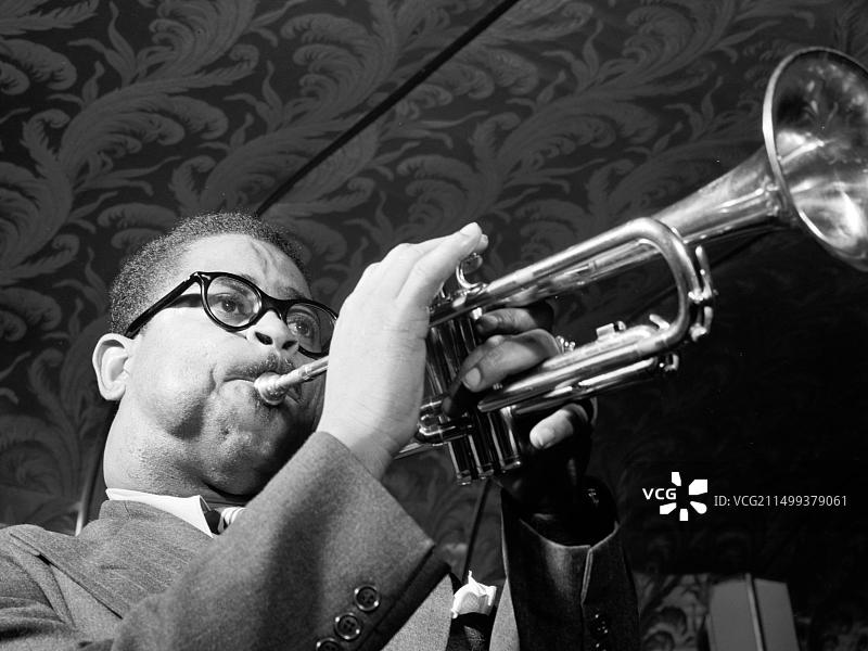 迪兹·吉莱斯皮，美国爵士音乐家图片素材