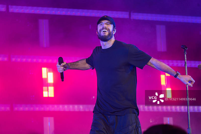 乡村音乐家Sam Hunt在2018年10月13日于不列颠哥伦比亚省温哥华市的卑诗体育馆演出图片素材