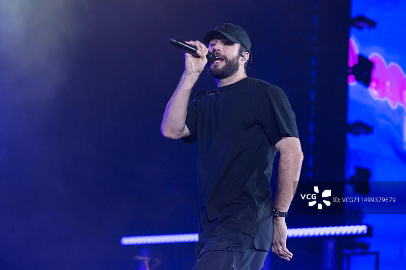 乡村音乐家Sam Hunt在2018年10月13日于不列颠哥伦比亚省温哥华市的卑诗体育馆演出图片素材