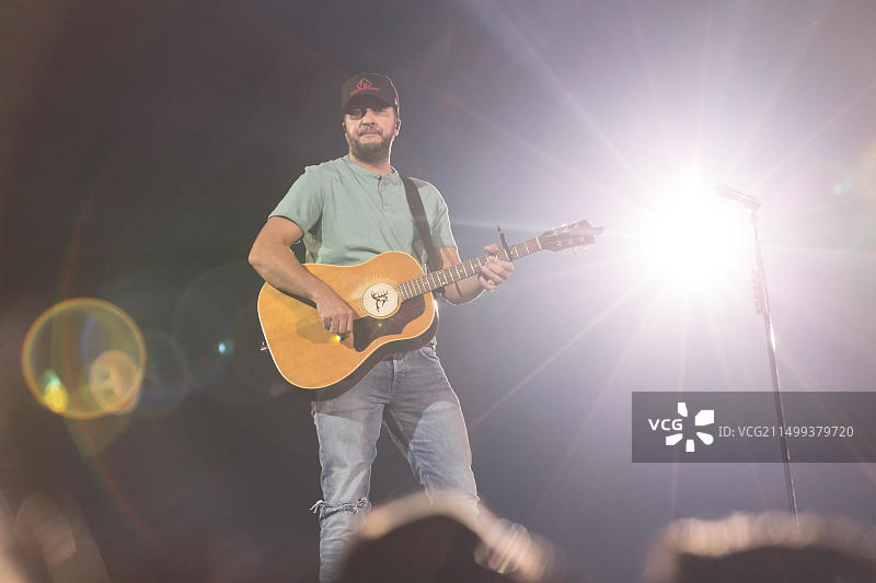 乡村音乐家Luke Bryan在BC体育场演出（温哥华，加拿大，2018年10月13日）图片素材