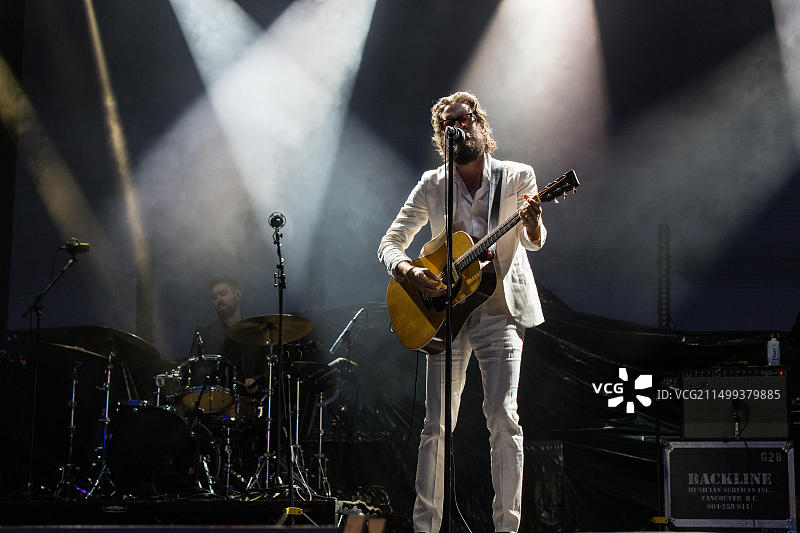 音乐家Father John Misty在温哥华斯坦利公园Skookum音乐节上表演，2018年9月7日图片素材