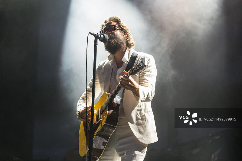 音乐家Father John Misty在温哥华斯坦利公园Skookum音乐节上表演,2018年9月7日图片素材