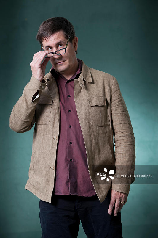 美国音乐家兼小说家约翰·达尼埃尔在2015年爱丁堡国际书展，苏格兰爱丁堡，2015年8月18日图片素材