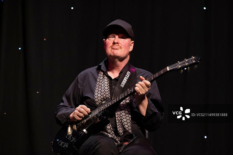 Ulf Wakenius与Martin Taylor在2022年斯卡伯勒爵士音乐节上现场演奏吉他图片素材