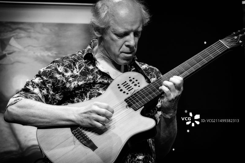 Oxley-Meier吉他项目中的Pete Oxley，英国斯卡伯勒爵士音乐节，2021图片素材