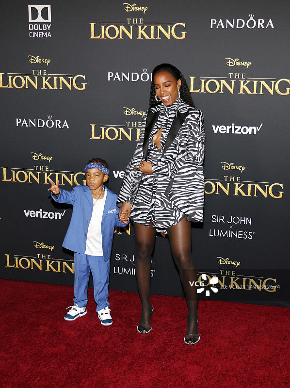 2019年7月9日，凯莉·罗兰和泰坦·珠儿·威瑟斯彭在美国好莱坞杜比剧院举行的《狮子王》世界首映礼上图片素材