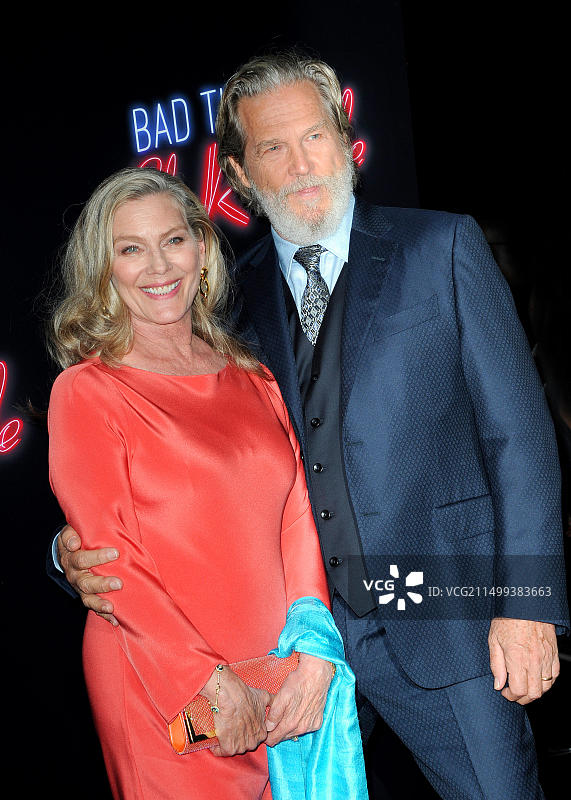 杰夫·布里吉斯和苏珊·盖斯顿在洛杉矶TCL中国剧院举行的《皇家酒店谋杀案》首映礼上图片素材