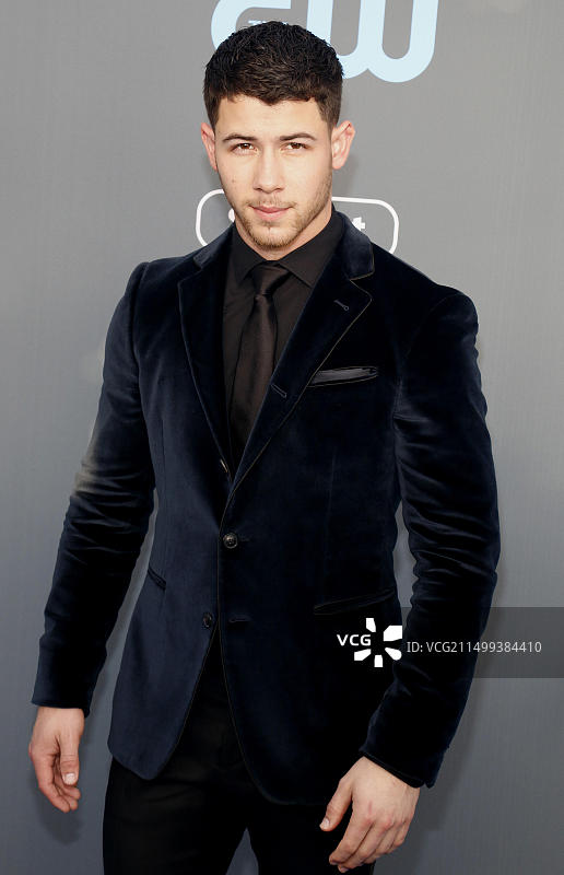 2018年1月11日，尼克·乔纳斯在美国圣莫尼卡巴克机库举行的第23届评论家选择奖颁奖典礼上图片素材