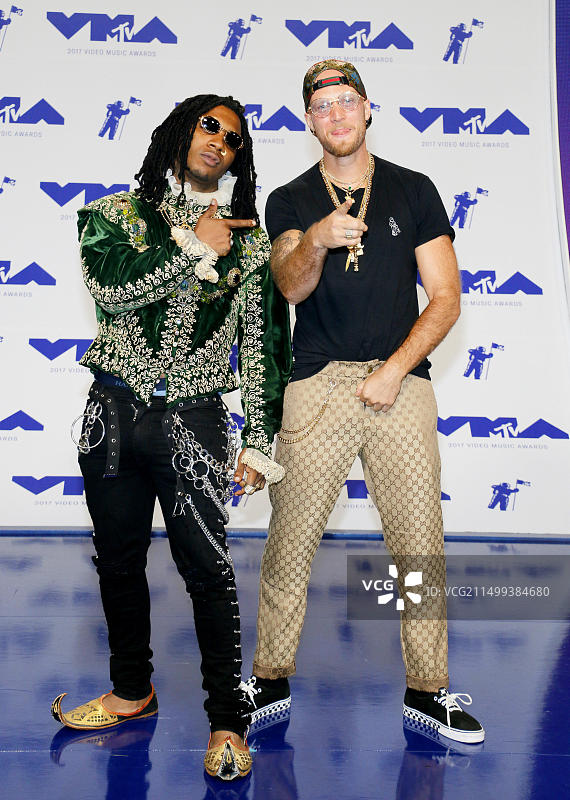 Lil B和Colin Tilley出席2017年8月27日在美国英格伍德论坛举行的2017年MTV音乐录影带大奖图片素材