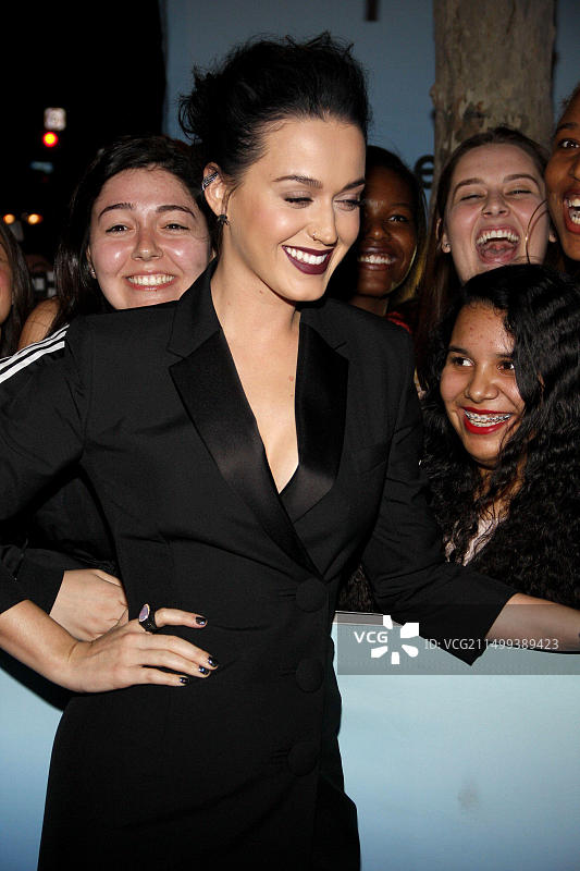 凯蒂·佩里在洛杉矶《凯蒂·佩里：棱镜世界巡回演唱会》首映式上，该首映式于2015年3月26日在美国洛杉矶王牌酒店剧院举行图片素材