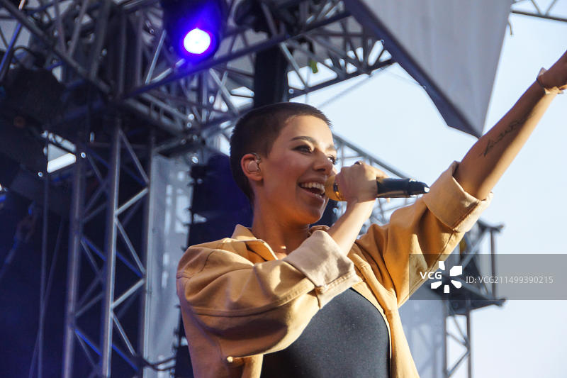 德国基尔：Frida Gold乐队在2014基尔周NDR 2舞台上表演图片素材