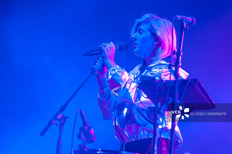 英国歌手Ellie Goulding在2013年苏黎世露天音乐节上表演图片素材