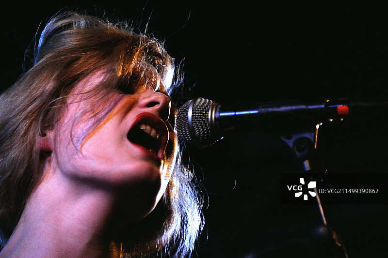 The Mentalettes乐队在罗马艺术家俱乐部为The Jon Spencer Blues Explosion乐队2013年现场演出开场图片素材