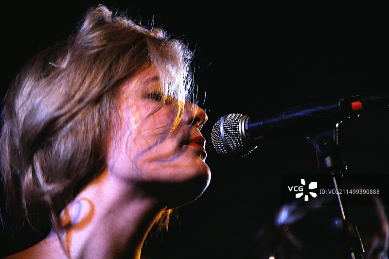 The Mentalettes乐队在罗马艺术家俱乐部为The Jon Spencer Blues Explosion乐队2013年现场演出开场图片素材