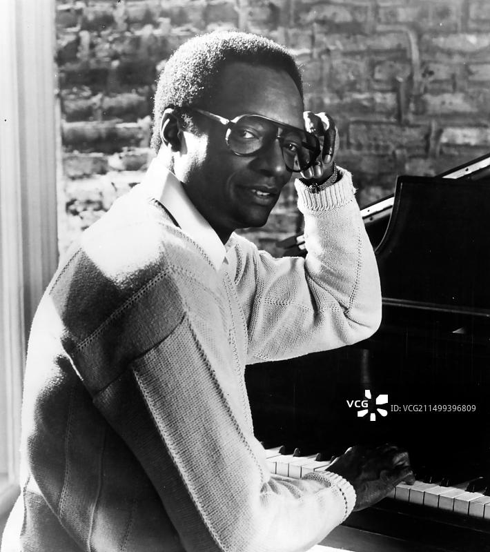 拉姆齐·刘易斯，美国爵士音乐家，1989年宣传照图片素材