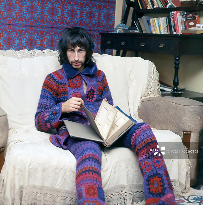 1968年6月，亚瑟·布朗在伦敦的家中（摄影：托尼·盖尔）图片素材