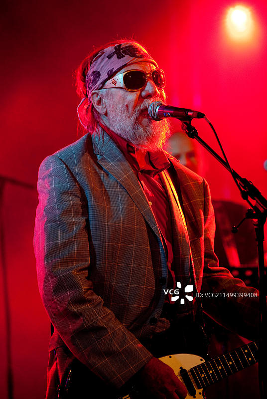 比利时蓝调音乐家罗兰·范·坎彭豪特在Radio 1 Sessies演出 (比利时，2010/11/10)图片素材