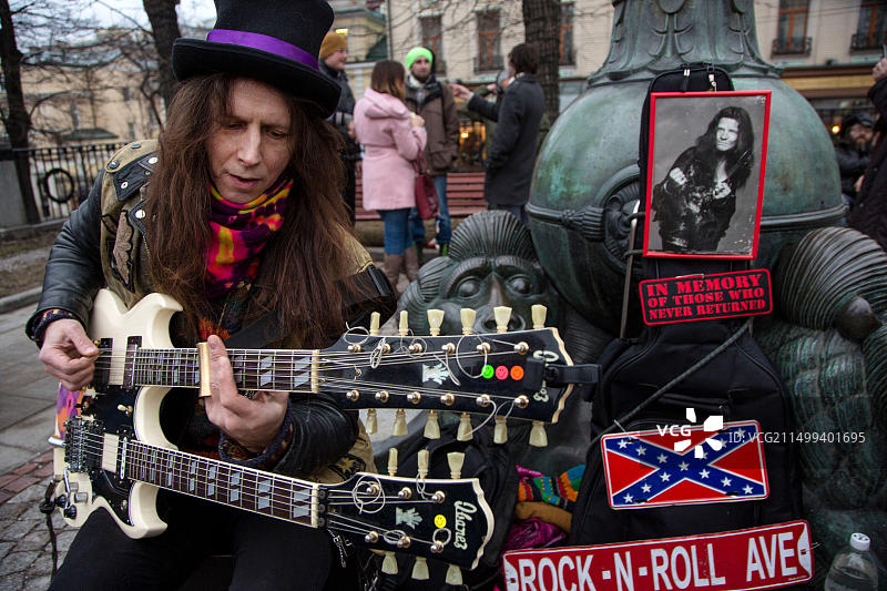 莫斯科果戈里大道嬉皮士街头吉他表演图片素材