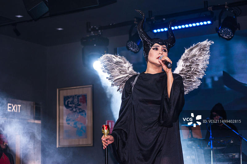 在柬埔寨金边硬石餐厅演出的菲律宾乐队图片素材