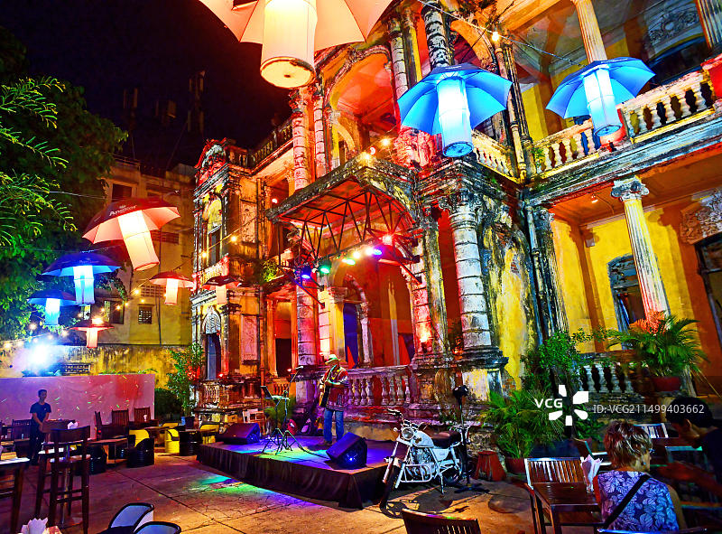 Alex Aguilar在柬埔寨金边官邸酒店演奏图片素材