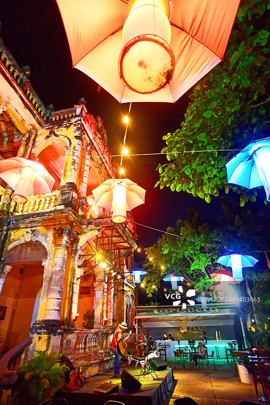 Alex Aguilar在柬埔寨金边官邸酒店演奏图片素材