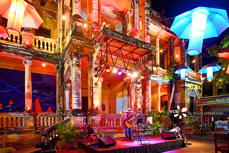 Alex Aguilar在柬埔寨金边官邸酒店演奏图片素材