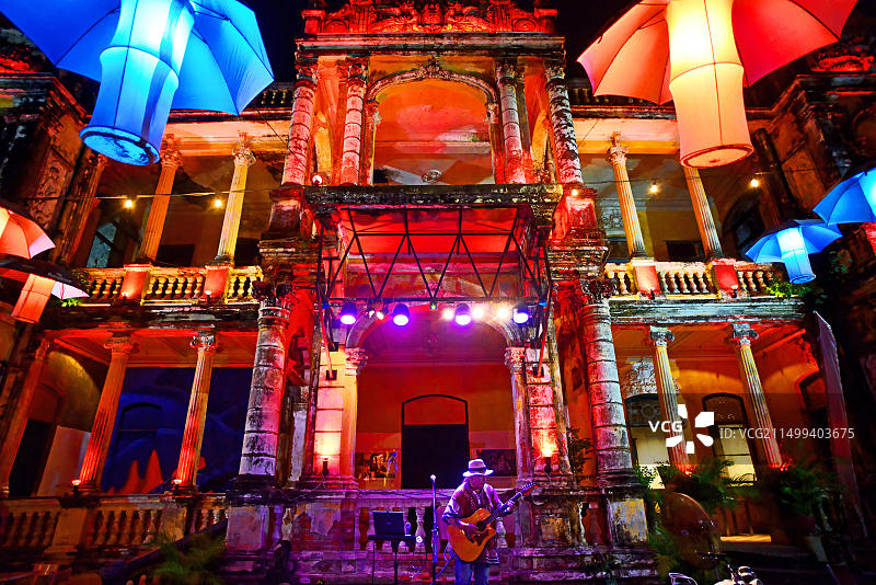 Alex Aguilar在柬埔寨金边官邸酒店演奏图片素材