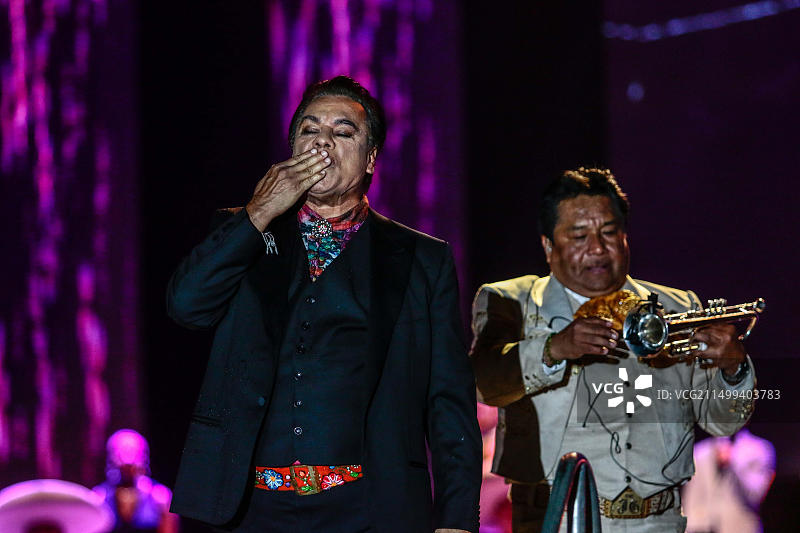 墨西哥流行音乐歌手胡安·加布里埃尔在NOA NOA巡演期间的音乐会之夜图片素材