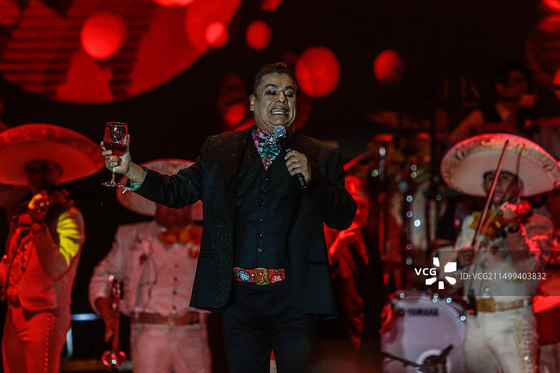 墨西哥流行音乐歌手胡安·加布里埃尔在NOA NOA巡演期间的音乐会之夜图片素材