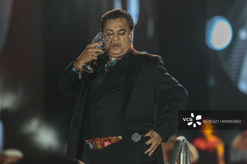 墨西哥流行音乐歌手胡安·加布里埃尔在NOA NOA巡演期间的音乐会之夜图片素材