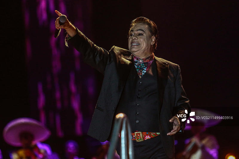 墨西哥流行音乐歌手胡安·加布里埃尔在NOA NOA巡演期间的音乐会之夜图片素材