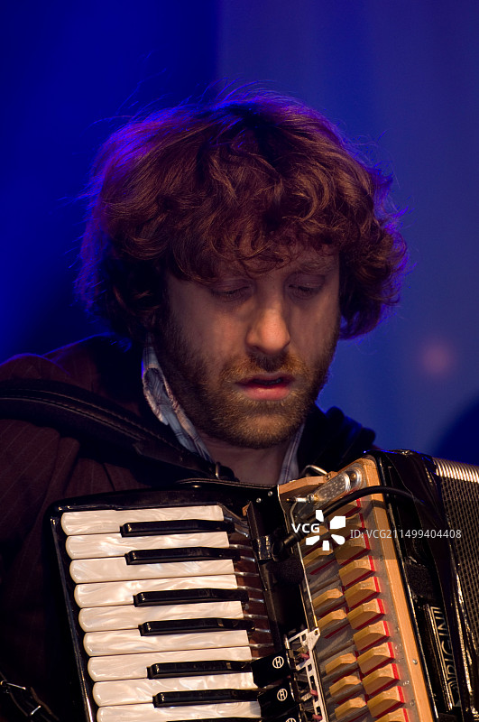 手风琴演奏家Martin Green在苏格兰爱丁堡演出图片素材