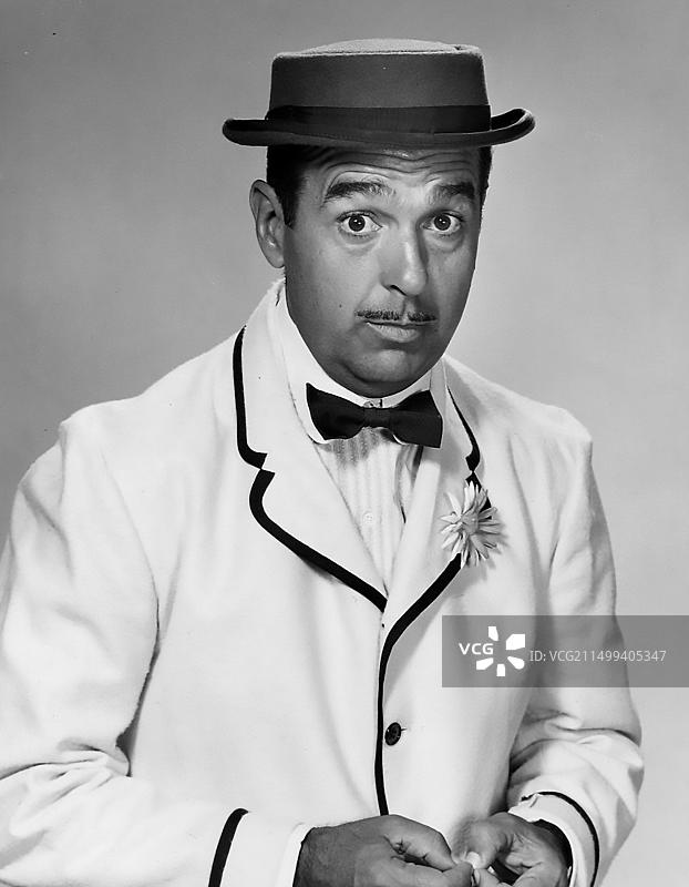 田纳西·厄尼·福特（1919-1991）在美国全国广播公司电视节目中演唱，由福特汽车公司赞助，1958年图片素材