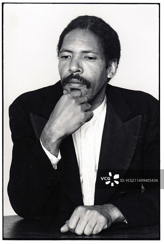 已故爵士音乐家弗兰克·洛的摆拍肖像，1983年于布鲁克林工作室图片素材