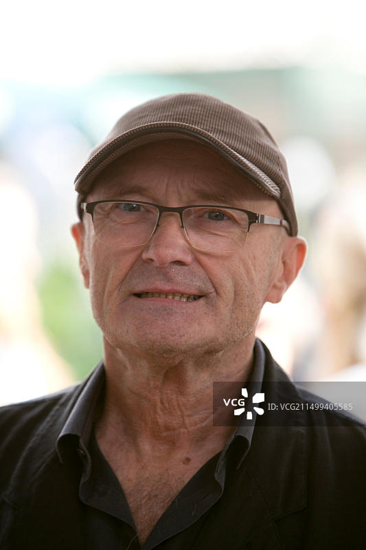 歌手兼音乐家菲尔·柯林斯在德克萨斯州圣安东尼奥市历史频道观看《德克萨斯崛起》的预演图片素材