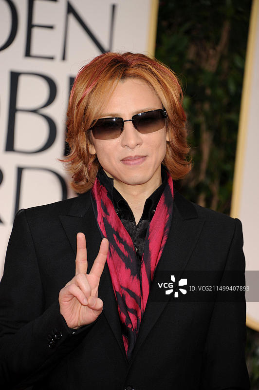 乐手Yoshiki出席2011年1月15日在加利福尼亚州洛杉矶比佛利希尔顿酒店举行的第69届金球奖颁奖典礼。图片素材