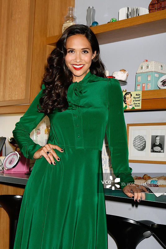 电视节目主持人兼音乐家米琳·克拉斯在伦敦市中心为家长举办咖啡聚会，宣传雅虎生活方式的“Bumps, Babies and Beyond”系列孕期育儿影片图片素材