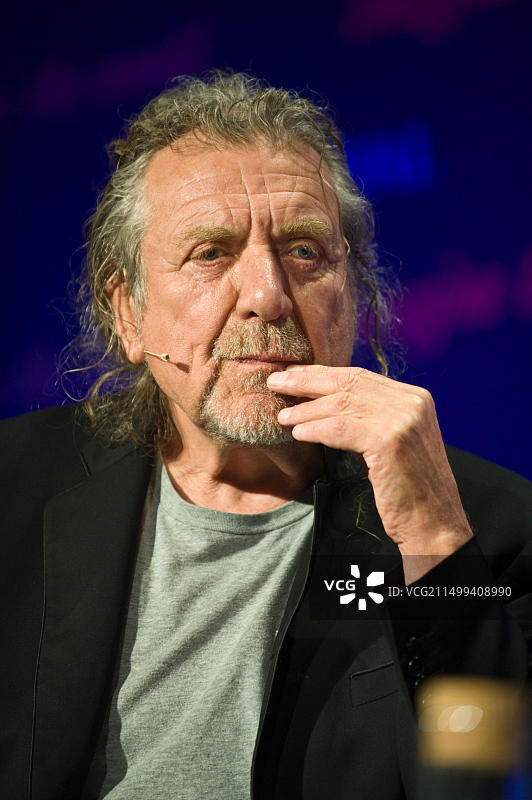 罗伯特·普兰特在英国威尔士海伊艺术节上的舞台照图片素材