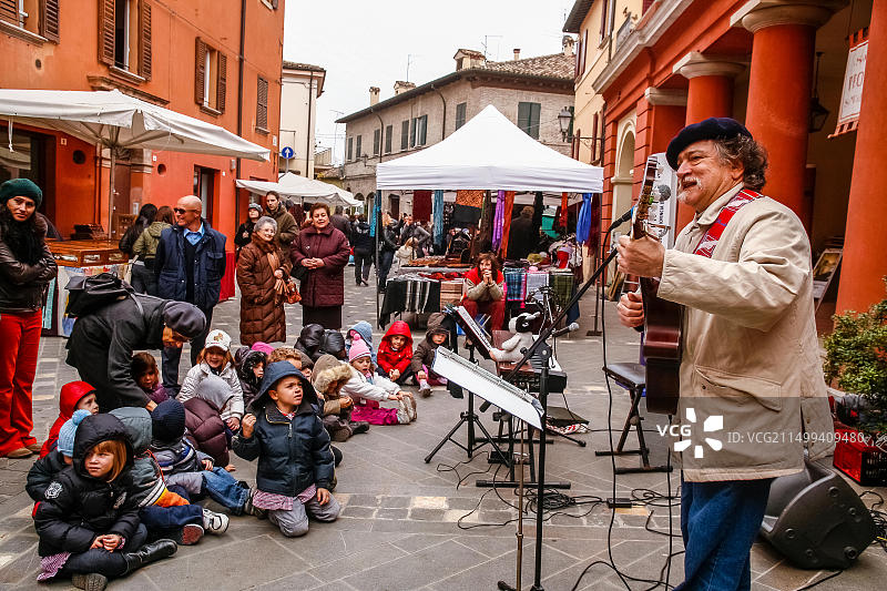意大利艾米利亚-罗马涅圣阿尔坎杰洛圣马蒂诺集市故事节:帕尔多·福纳恰里图片素材
